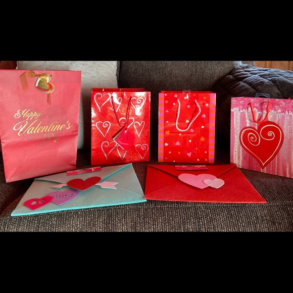 NWT Lot (6) Valentine Gift Bags, Assorted - Picture 3 of 9